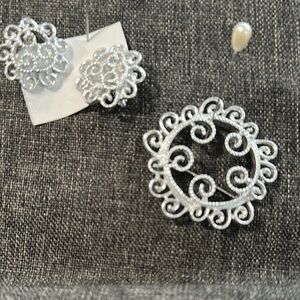 Sarah Coventry Silver Swirl Brooch